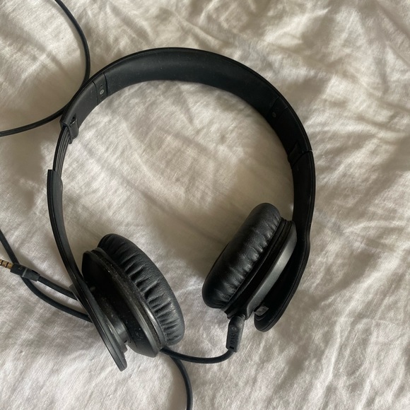 Gently used beats headphones - Picture 2 of 5
